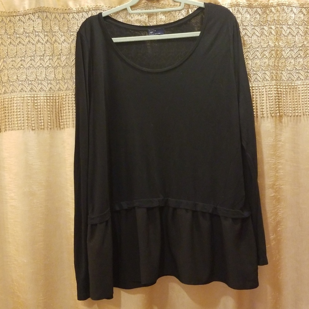 Gap black shirt